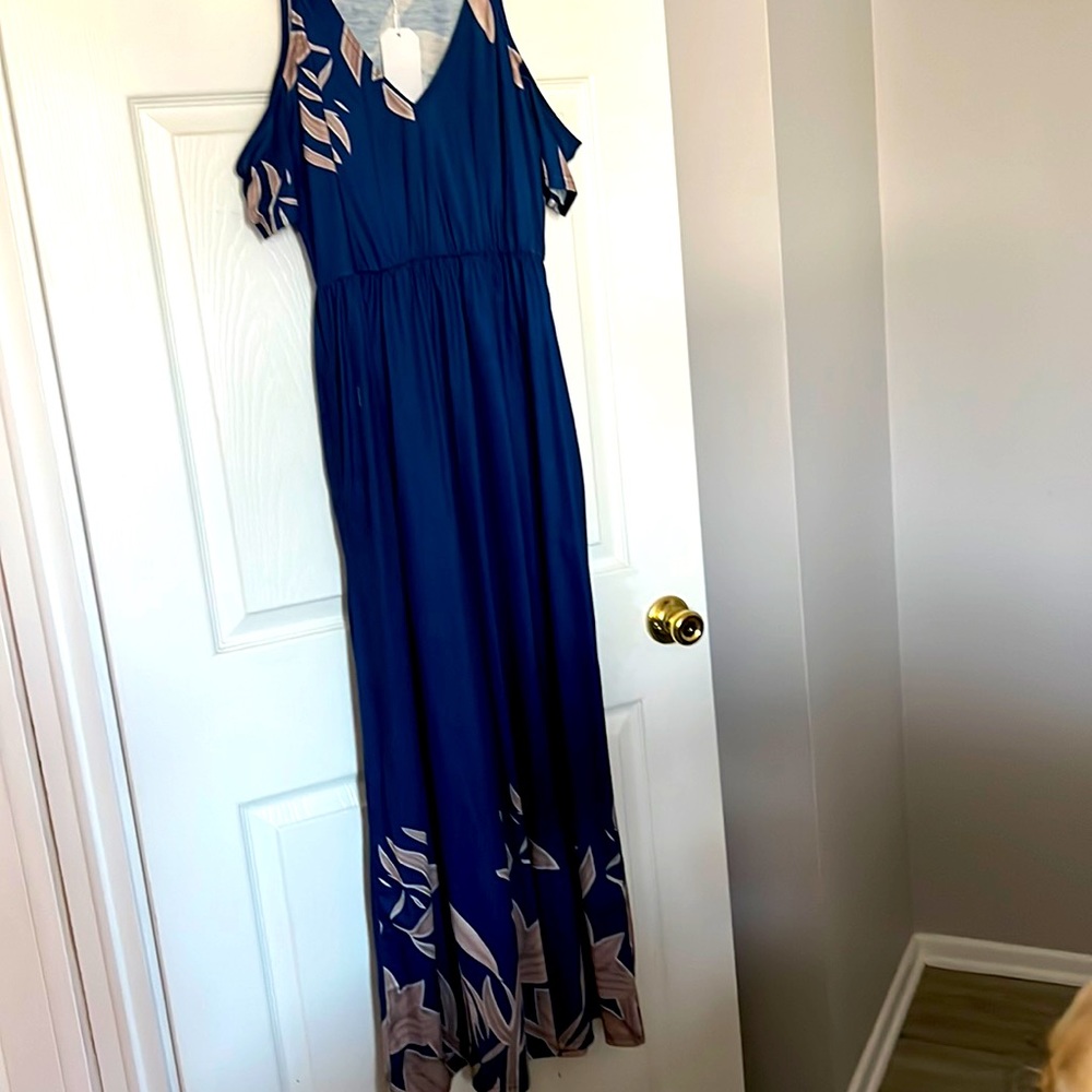 Dress - Picture 2 of 8